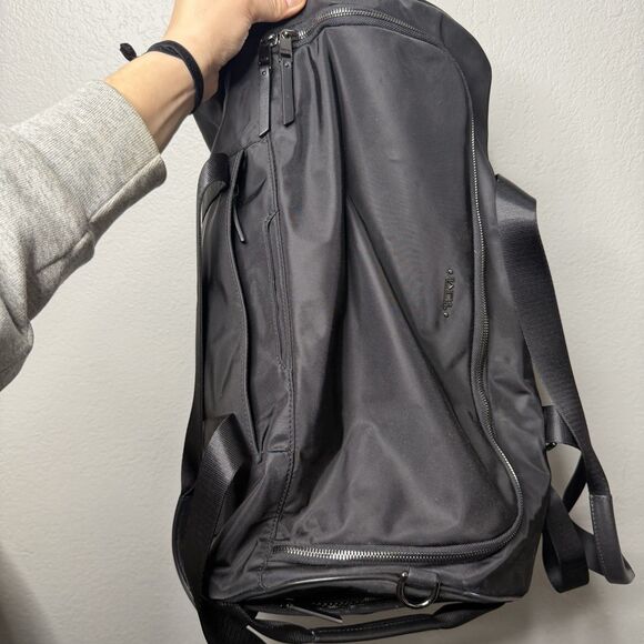 TUMI Voyager Misty Duffel Bag Nylon – Overnight Travel / Gym Bag - Picture 13 of 14